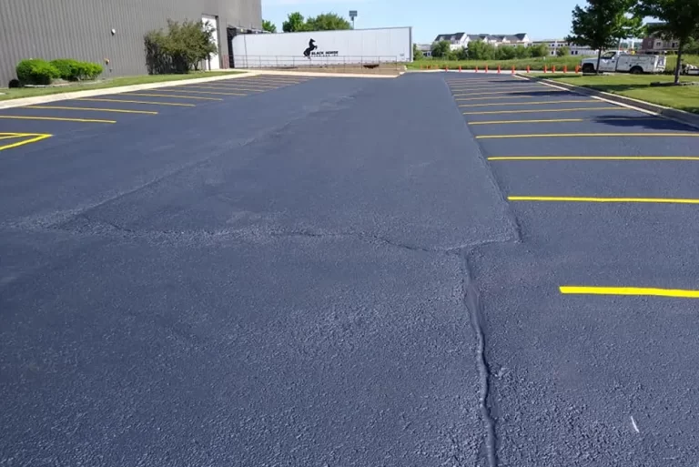 parking lot striping aurora illinois nsew apshalt